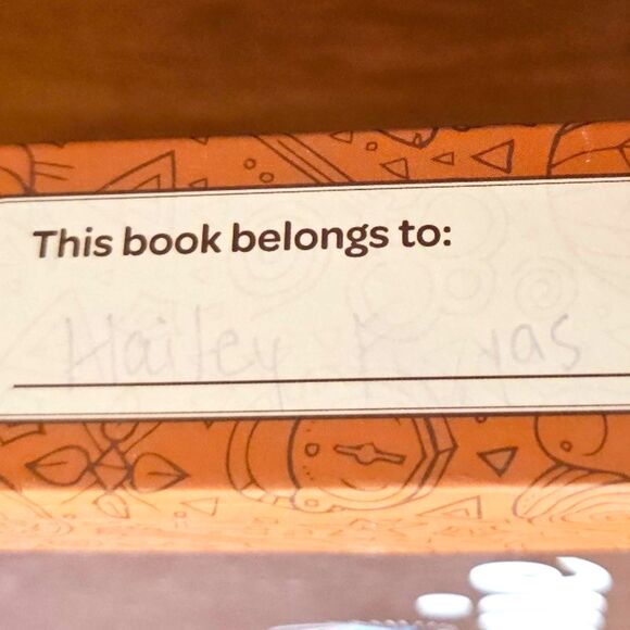 Girl Scouts Brownie guide book - Picture 7 of 10